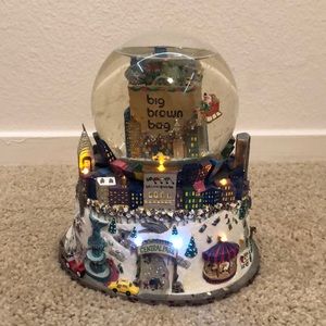 vintage Bloomingdales christmas snowglobe